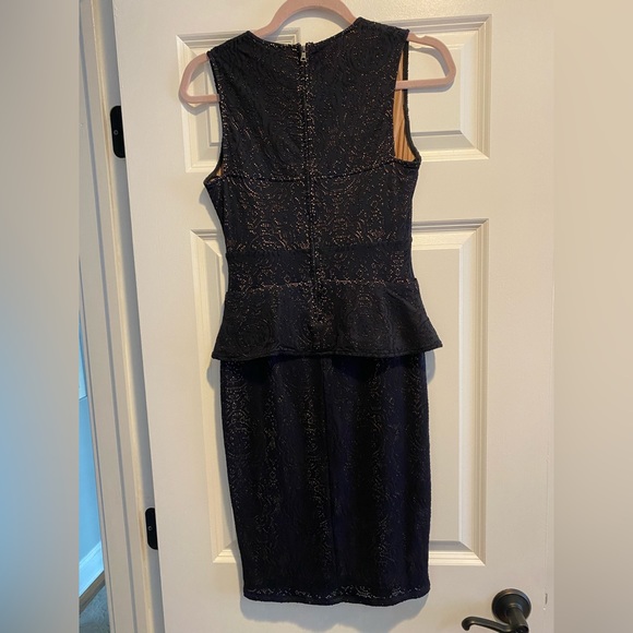 Xs black sleeveless dress with peplum waist. BCBG maxazria - Picture 2 of 3